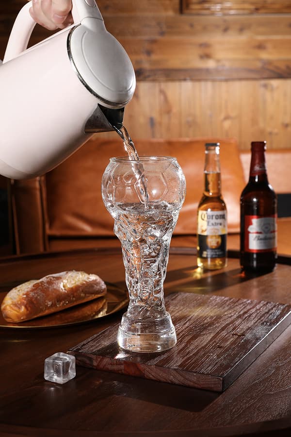 Ølkrus glas formet som VM-trofæ, 450ML høj