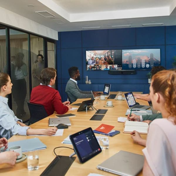 POLY Studio X72 Video Bar 4K AllInOne med TC10 Controller för Videokonferens
