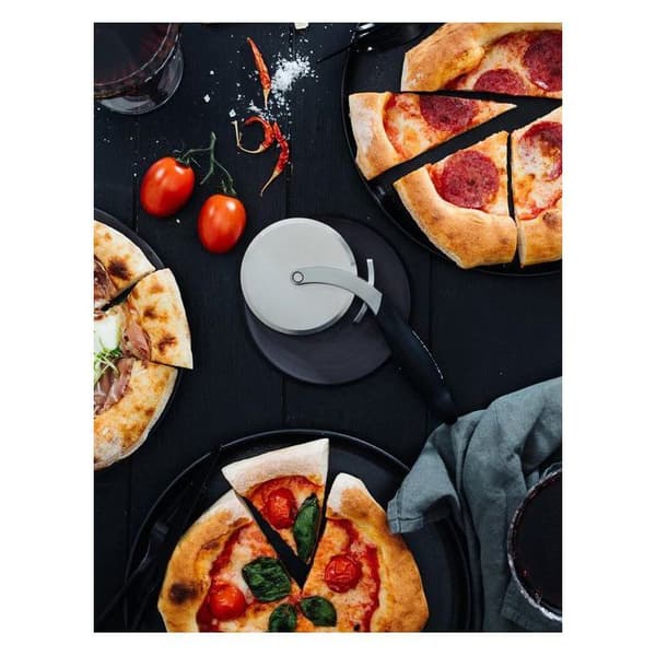 Microplane Pizzaskärare Pro med degsticka - Svart