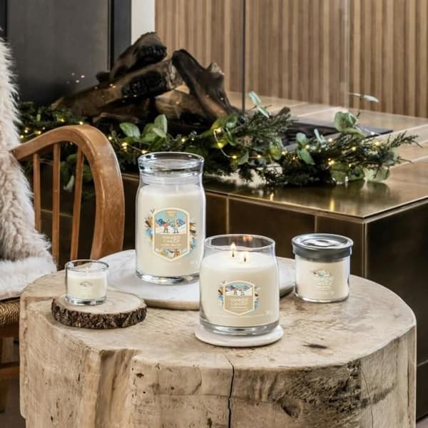 YANKEE CANDLE Giara Medium i glas Vanilla Flurries
