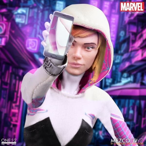 Figurin - MEZCO - MEZ77310 - Ghost-Spider - 16 cm - Rosa - Marvel