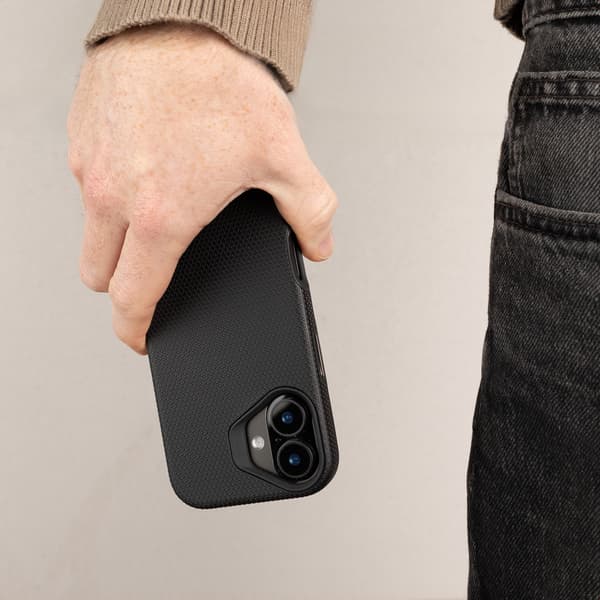 Accezz Tough bagsidecover med MagSafe til Apple iPhone 15 Pro - Sort