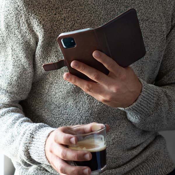 Selencia Ękta läder bokfodral för Apple iPhone 8 Plus / 7 Plus - Brun