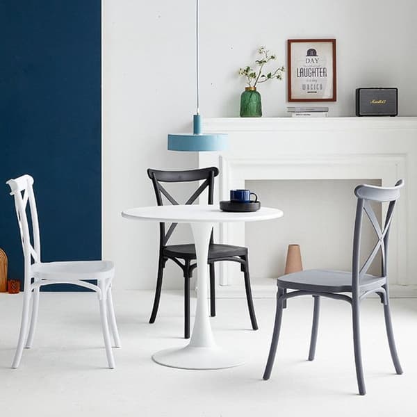 Sätt med 4 svarta BISTROT-stil stolar i polypropylenharpун.