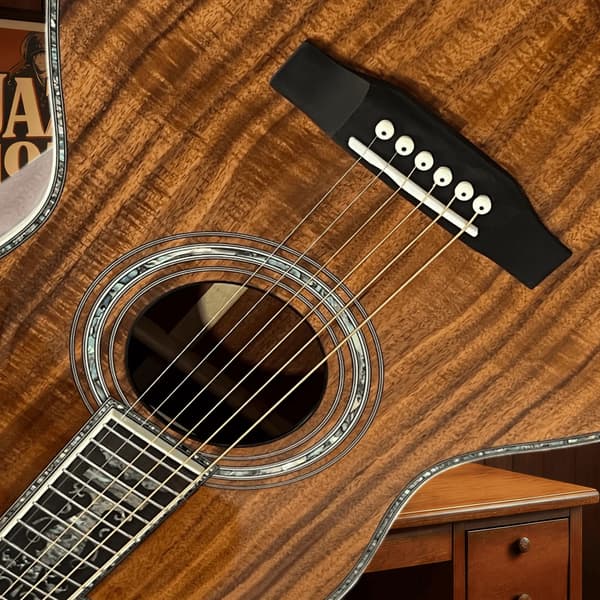 Gitarr, Ebenholtsgrepp, Koa-kropp,Brun