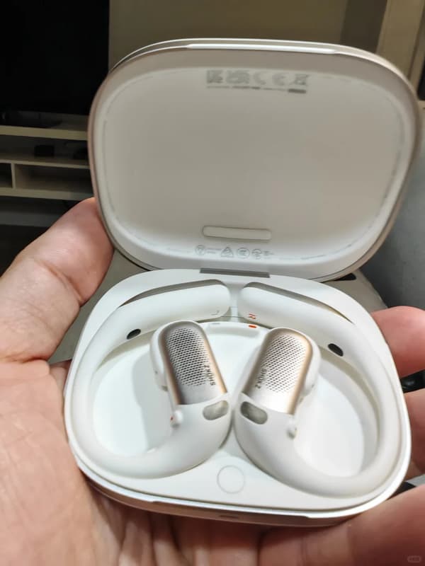 Öronkrokar, Dolby Atmos, 50 timmars speltid, Vit