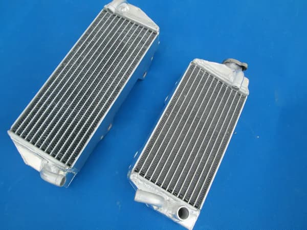 Aluminiumkøler, Dimensioner til Suzuki RMZ250 2010-2012, Letvægtskonstruktion, Forbedret køleeffektivitet, Præcisionspasform til racing