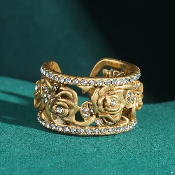 Kamelia Ring, Koppar med 18k Guldplätering, Ringdiameter 1,8 cm, Ringbredd 1,4 cm, Vikt 13g, Öppen Design
