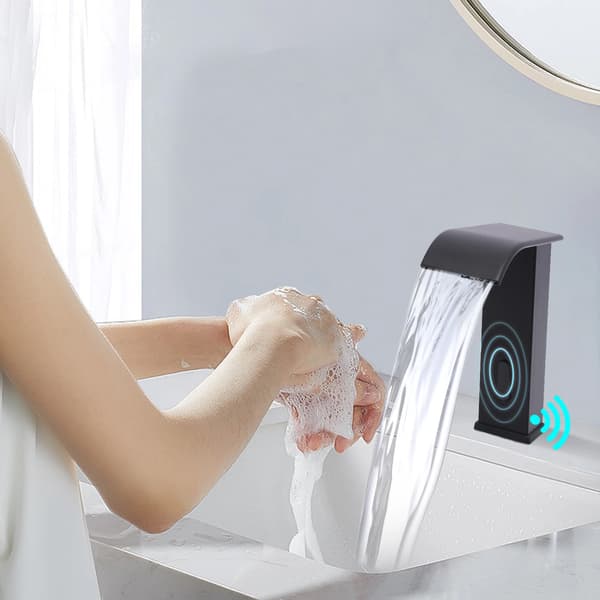 Automatisk kran, handsfree drift, vattenfall design,svart