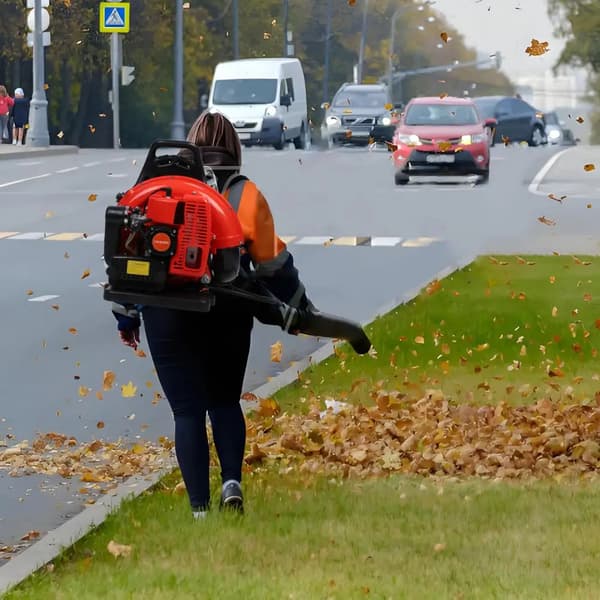 Løvblæser, benzin drevet, 2-takts motor,Rød