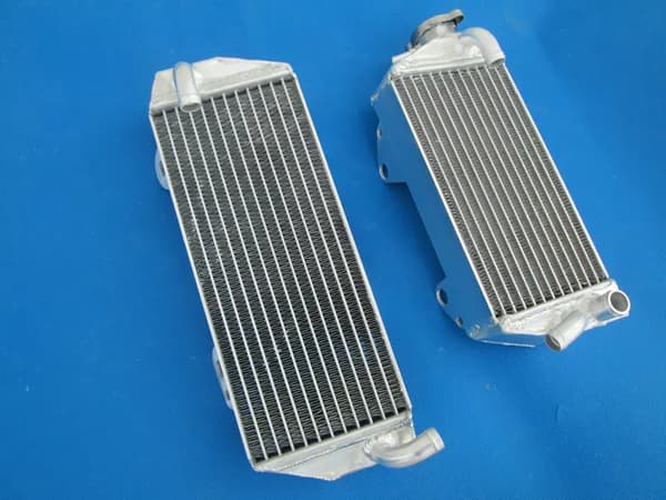 Aluminiumkøler, Dimensioner til Suzuki RMZ250 2010-2012, Letvægtskonstruktion, Forbedret køleeffektivitet, Præcisionspasform til racing