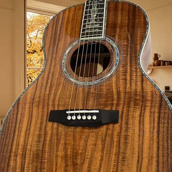 Gitarr, KOA-kropp, Ebenholtsgrepp,Brun