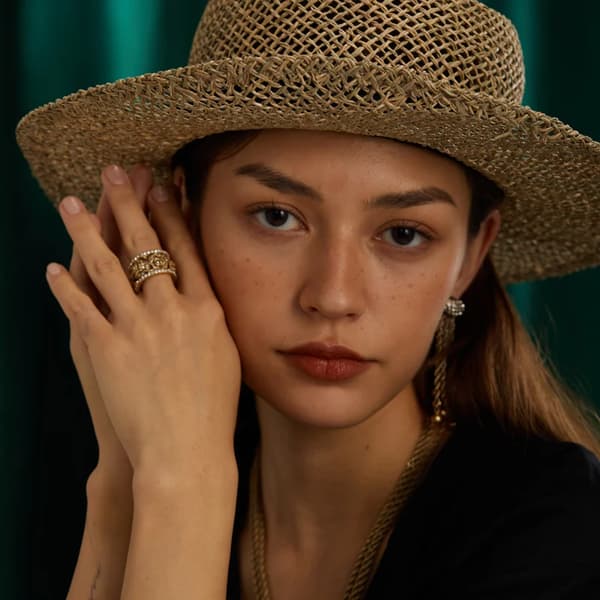 Kamelia Ring, Koppar med 18k Guldplätering, Ringdiameter 1,8 cm, Ringbredd 1,4 cm, Vikt 13g, Öppen Design