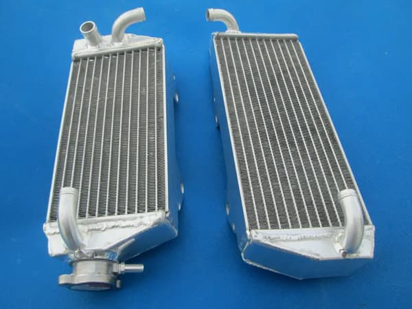 Aluminiumkøler, Dimensioner til Suzuki RMZ250 2010-2012, Letvægtskonstruktion, Forbedret køleeffektivitet, Præcisionspasform til racing